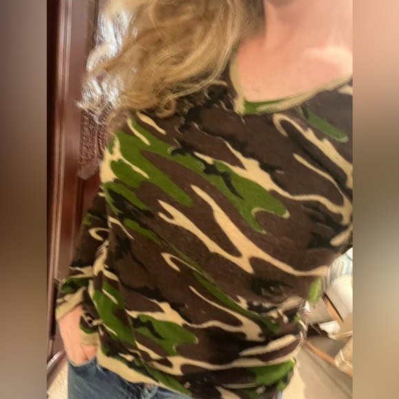 Cashmere camouflage thin v-neck sweater by Knitwit - Picture 4 of 4